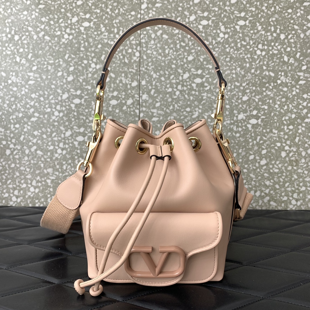 Va1e*ntin0 alentino garavani loco bag-16*19*11cm