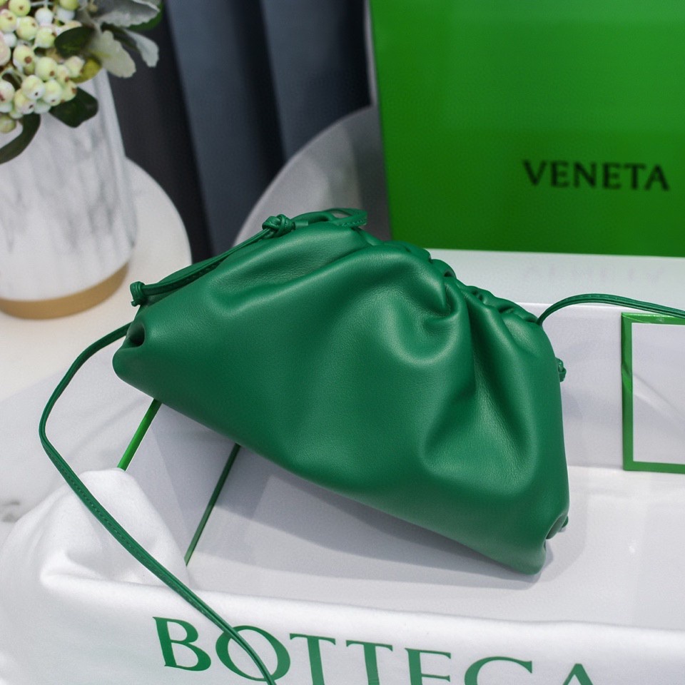 b0tte*a Ven*ta the pouch bag-22*9cm