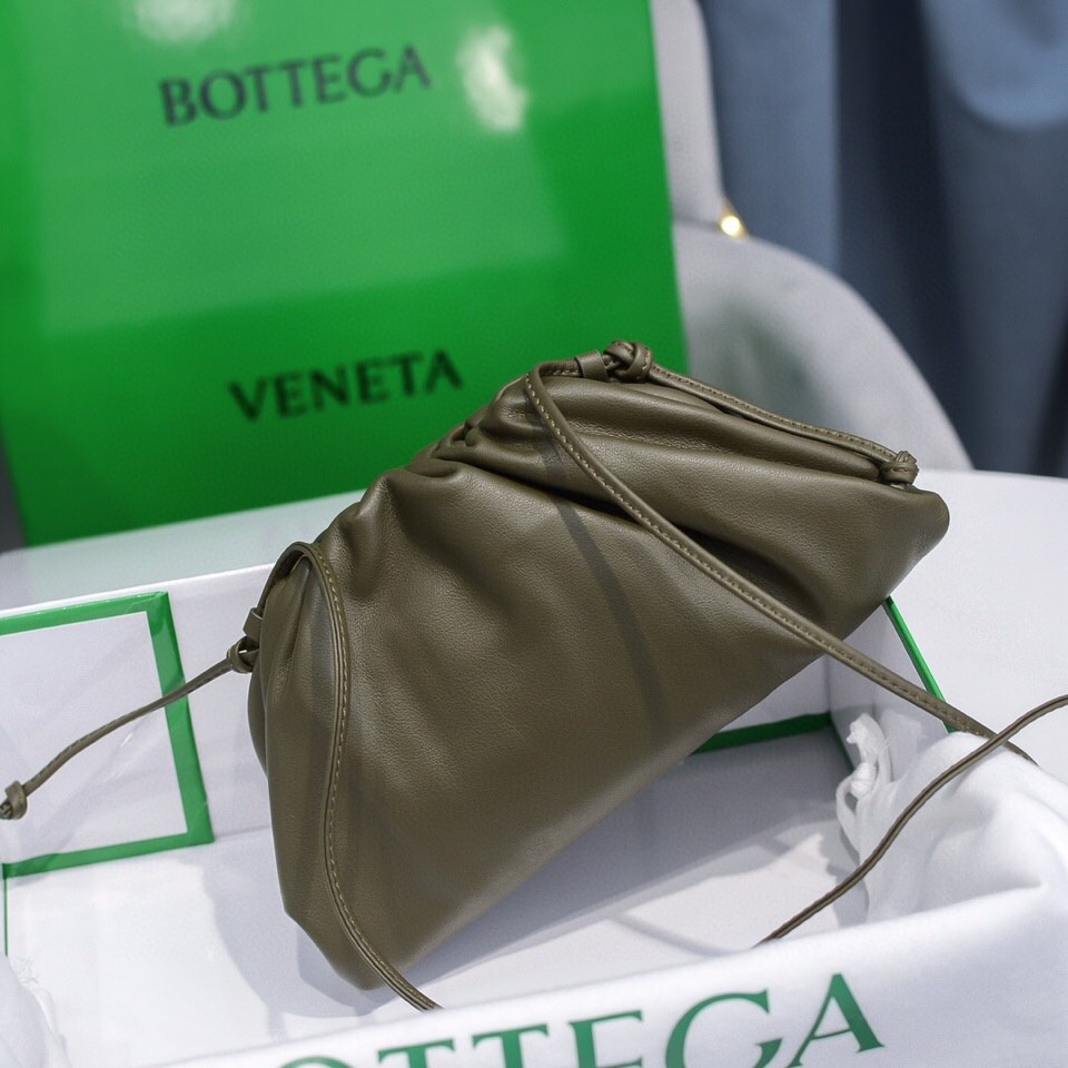 b0tte*a Ven*ta the pouch bag-22*9cm