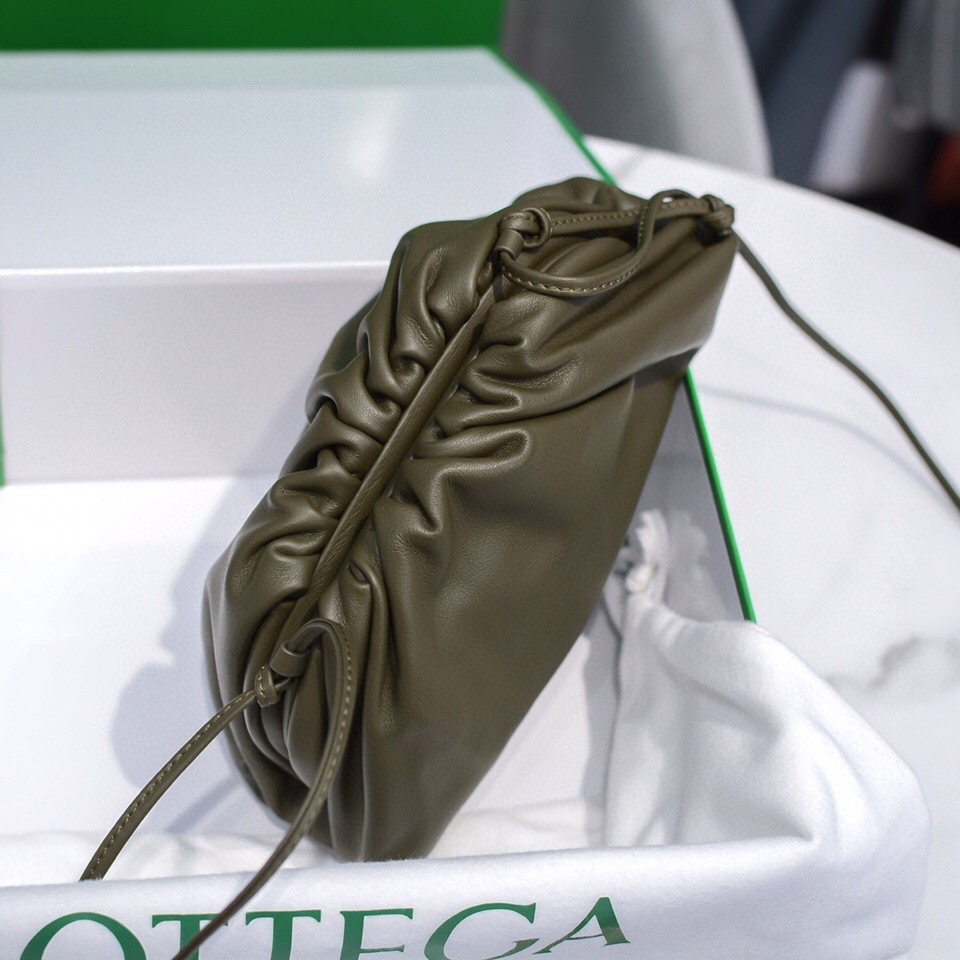 b0tte*a Ven*ta the pouch bag-22*9cm