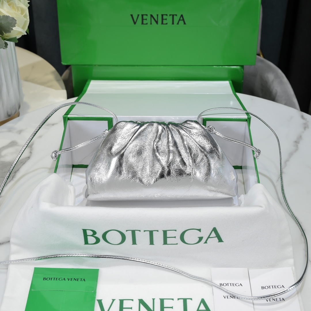 b0tte*a Ven*ta the pouch bag-22*9cm