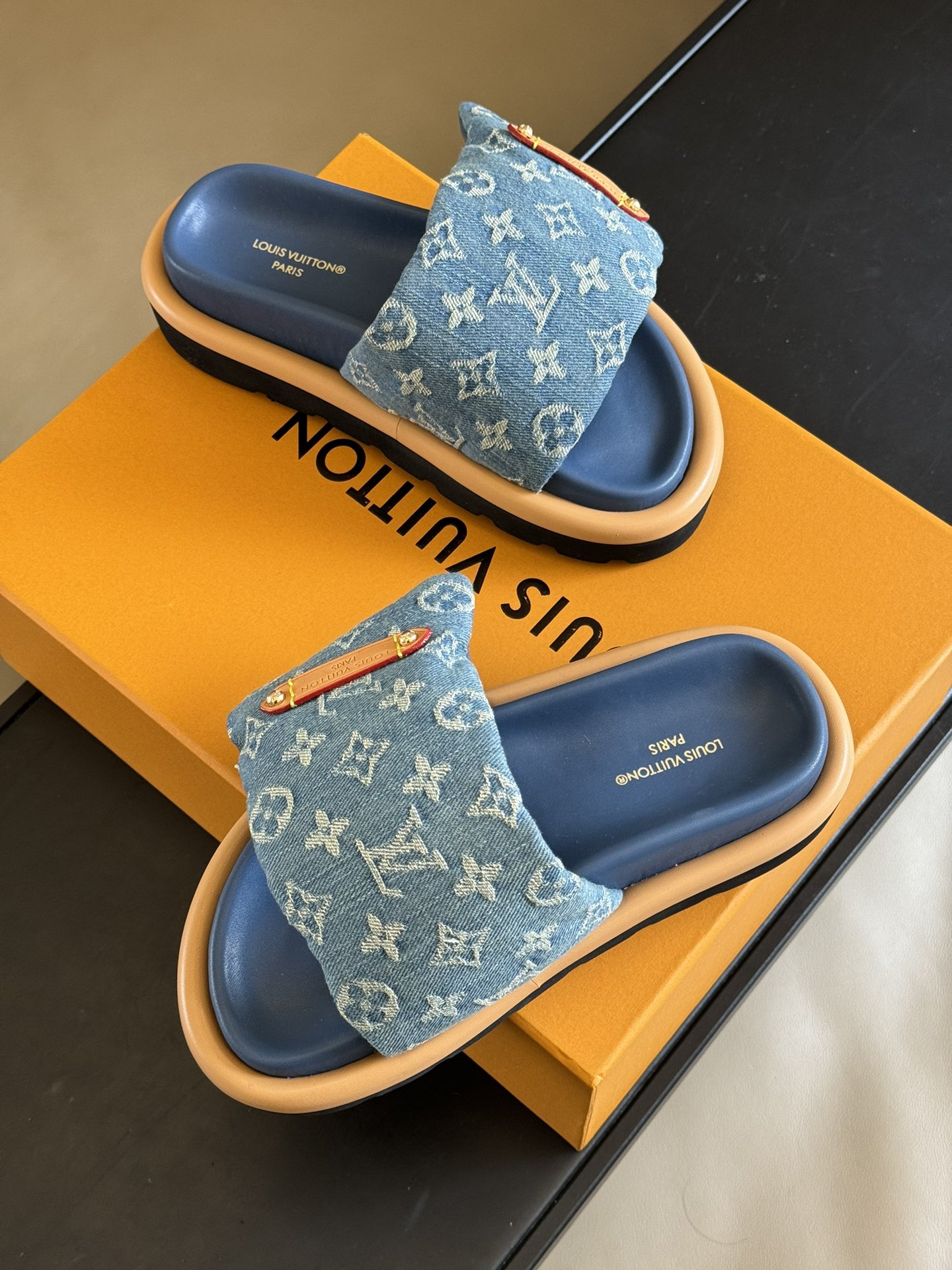l0*is V*t0n slides