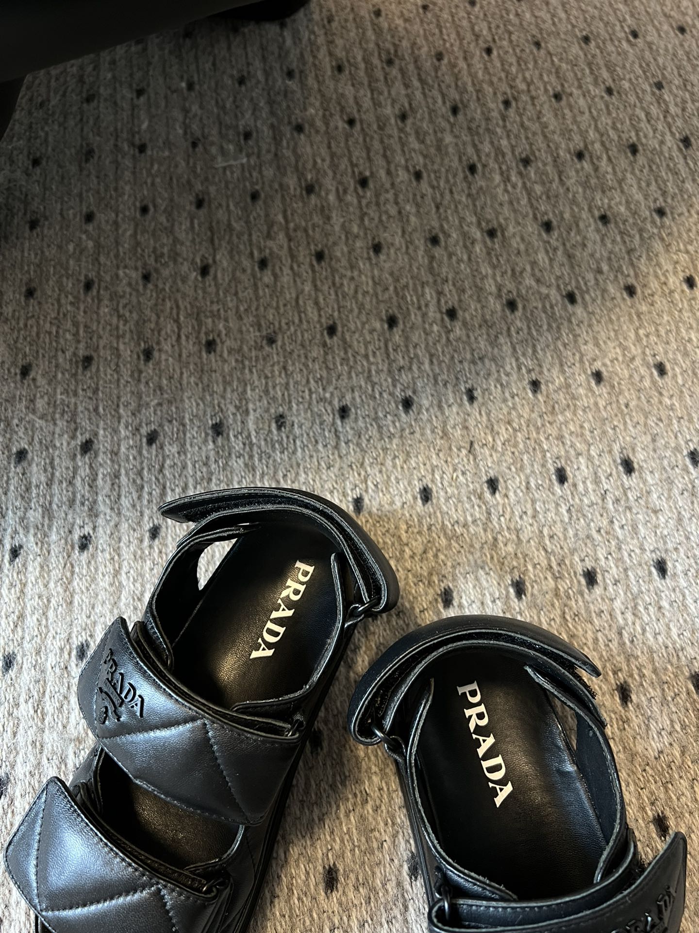 Pra*a sandals