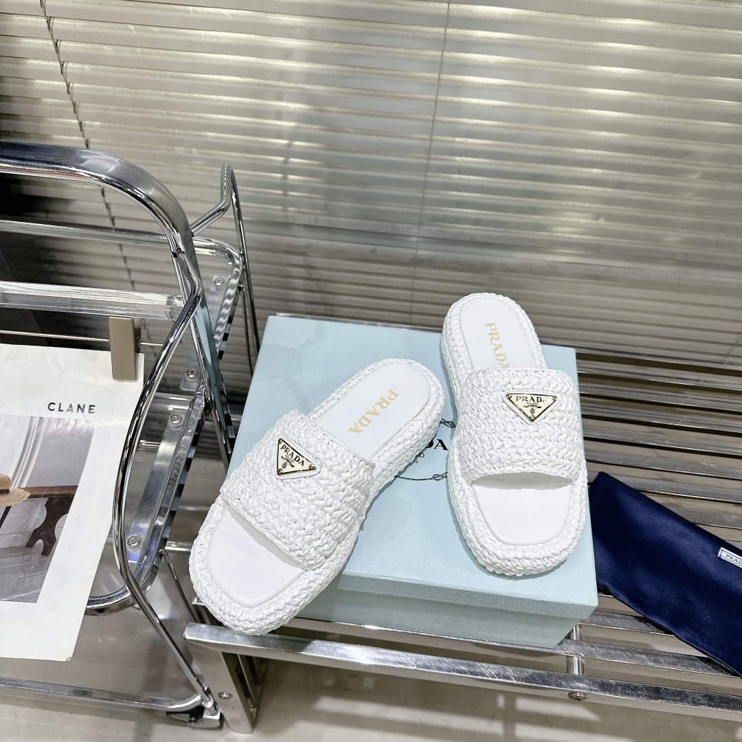 Pra*a sandals