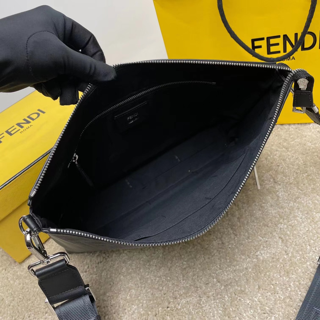 F**di crossbody bag-34 x26 x6cm