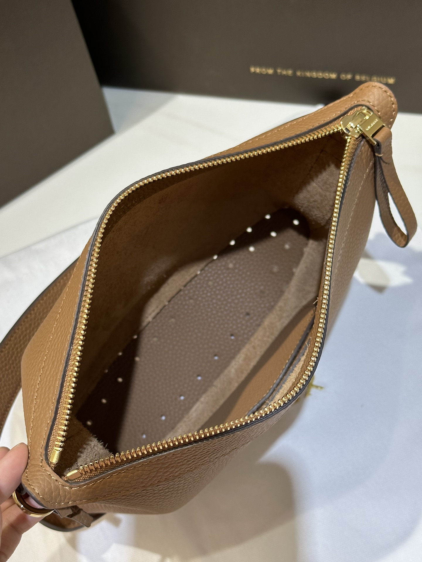 De1uavx pin swing tote-29*9*20cm