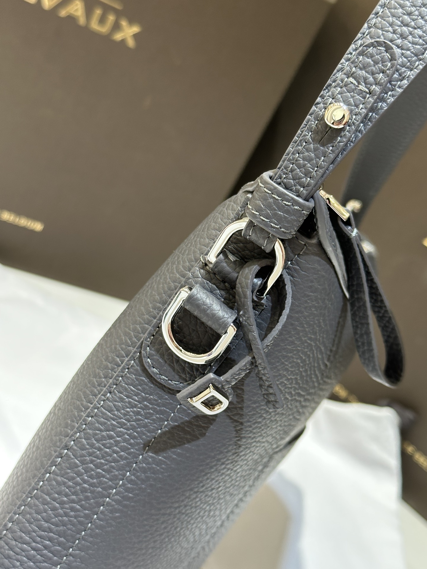 De1uavx pin swing tote-29*9*20cm