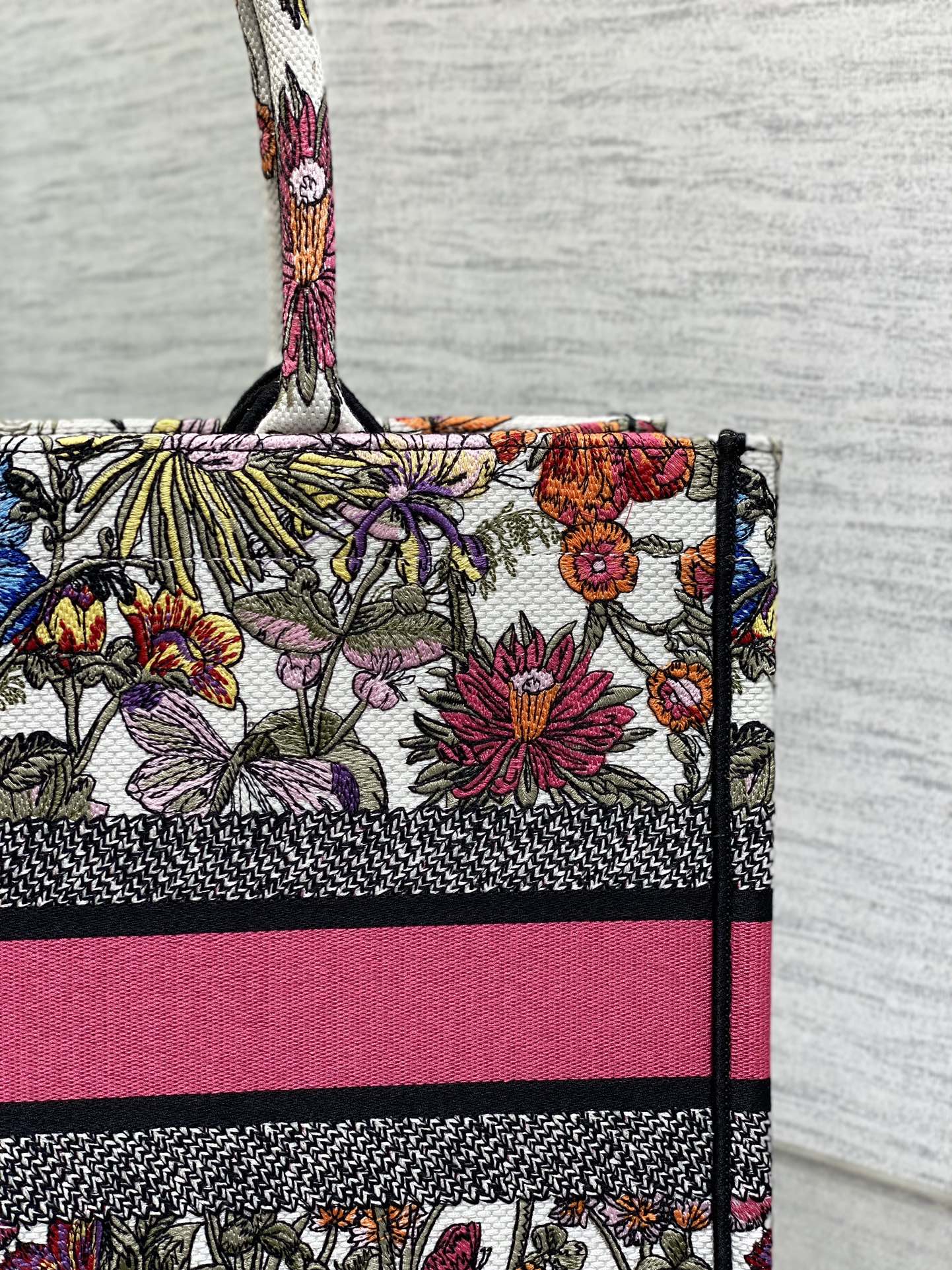 D*or book tote