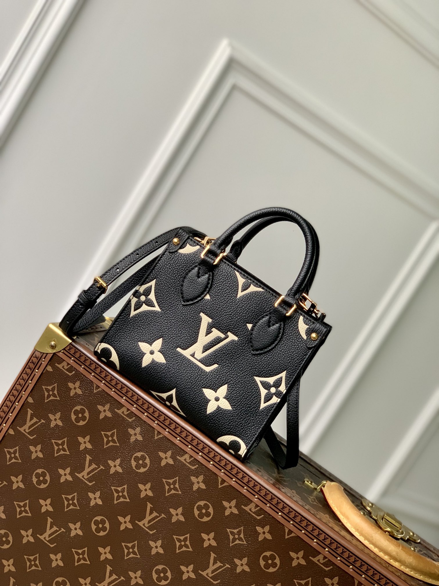 l0*is V*t0n onthego bb handbag-18*15*8.5cm