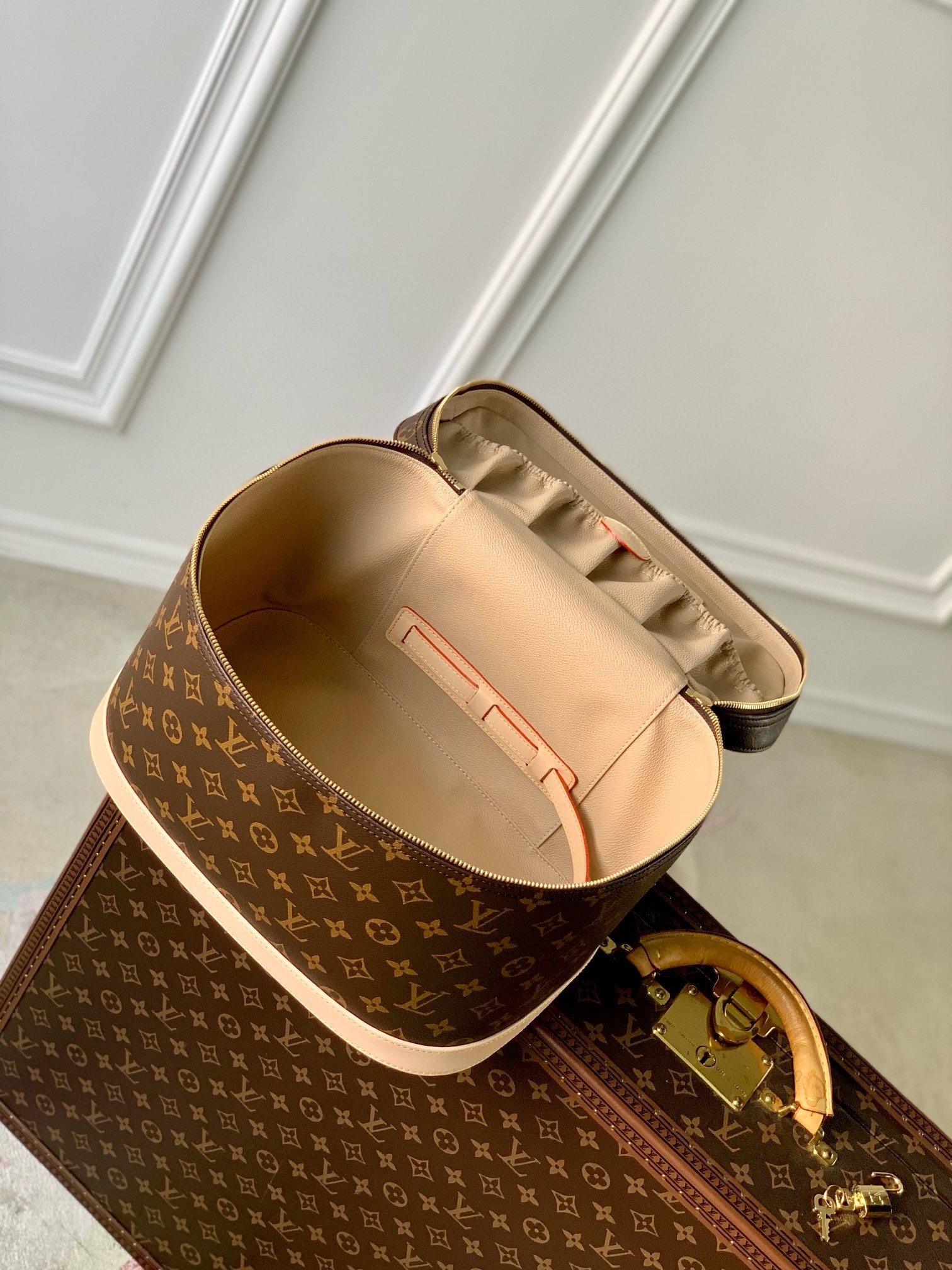 l0*is V*t0n cosmetic bag-m47280-31.5 x 20.0 x 21cm
