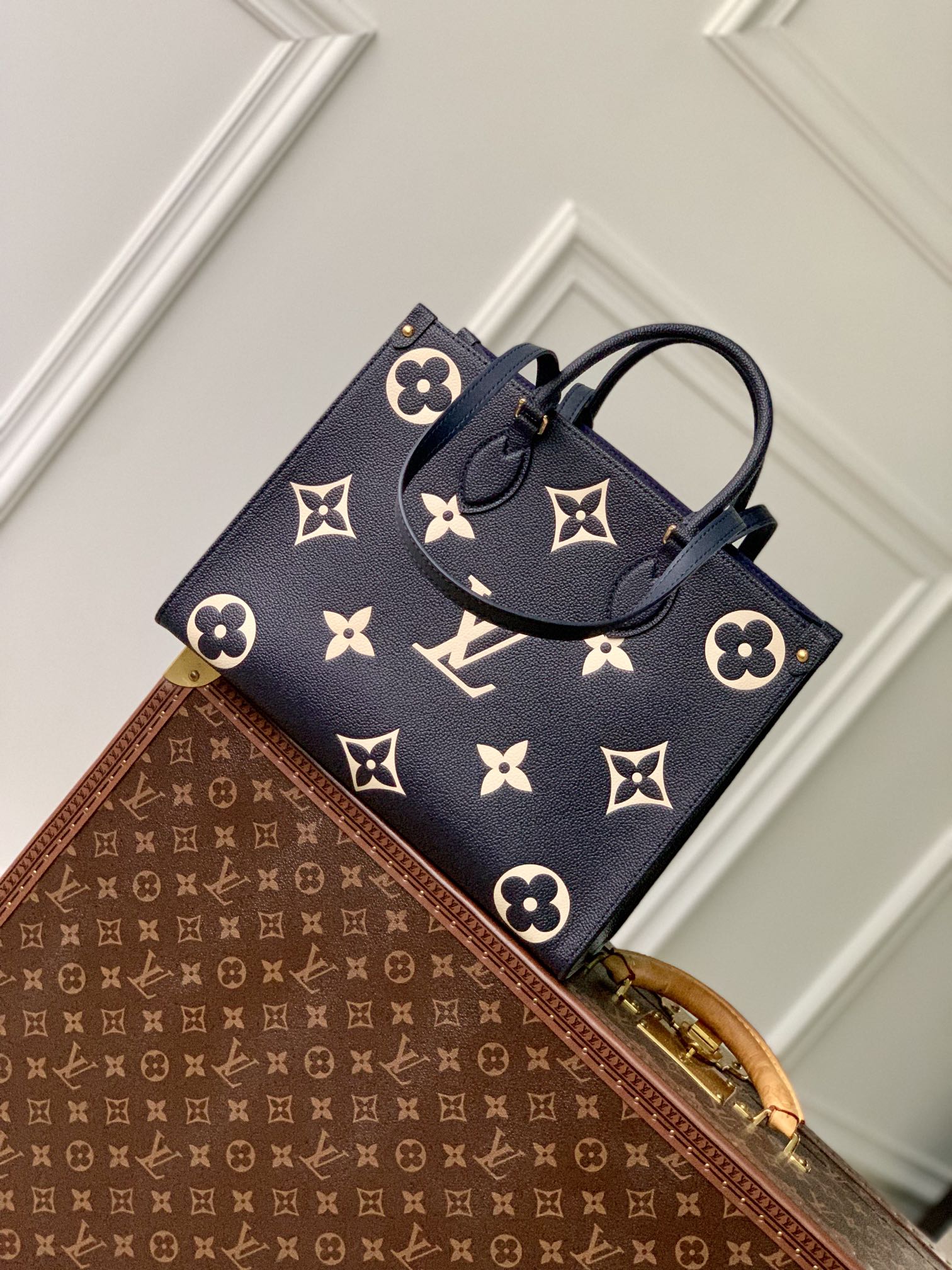 l0*is V*t0n small onthego handbag-35*28*15cm