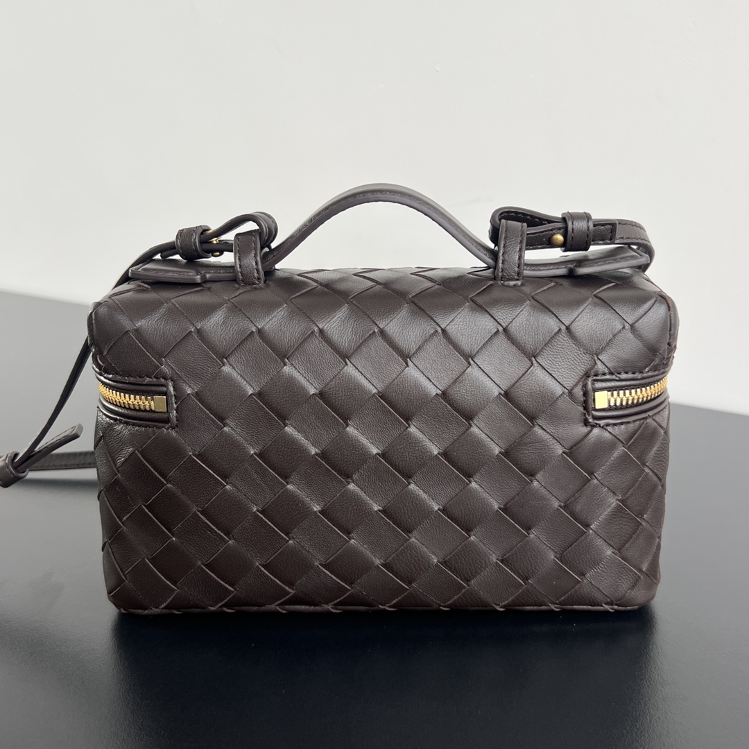 b0tte*a Ven*ta vanity case bag-22x12.5x5cm