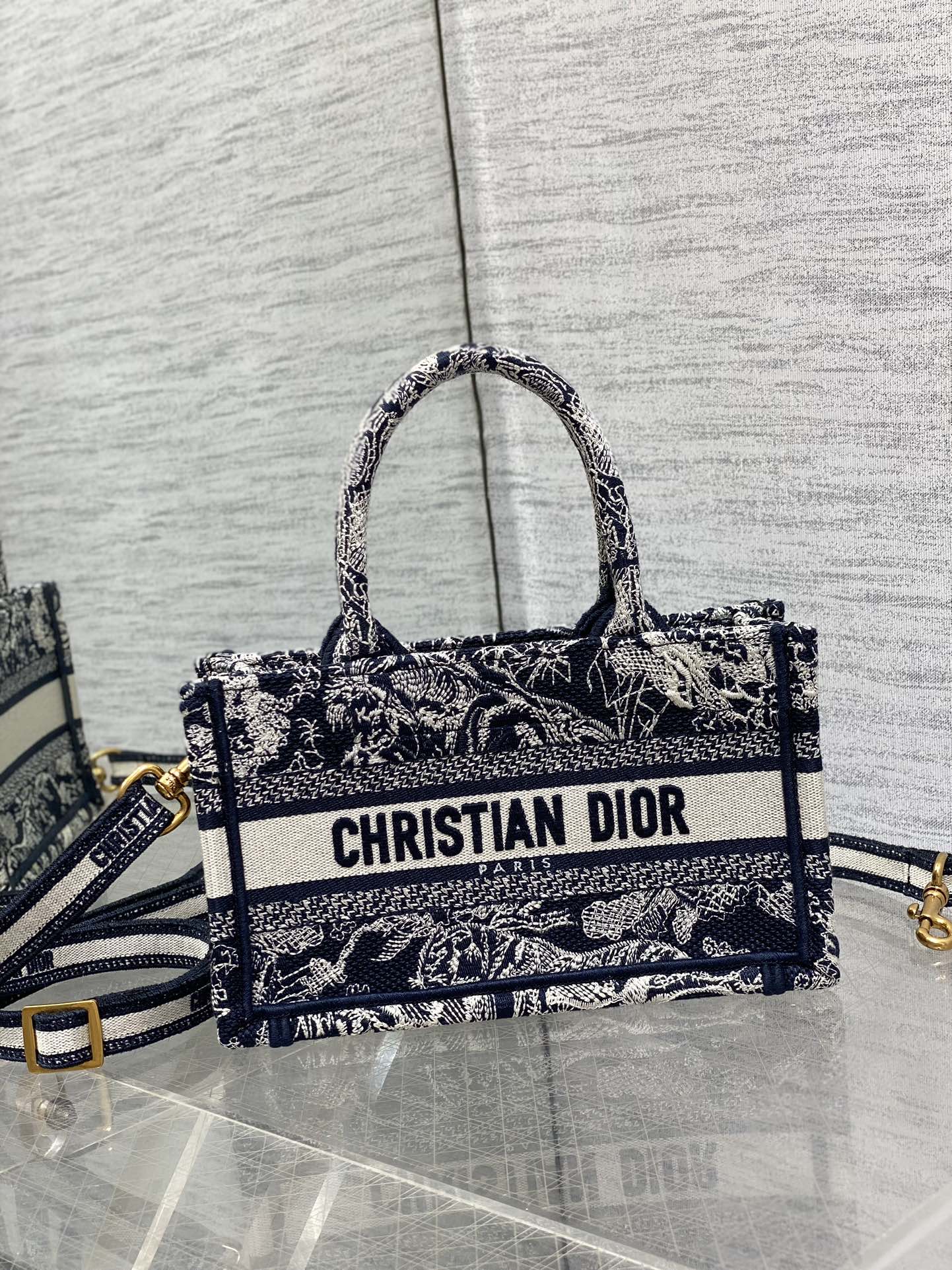 D*or book tote-21.5*13*7.5cm