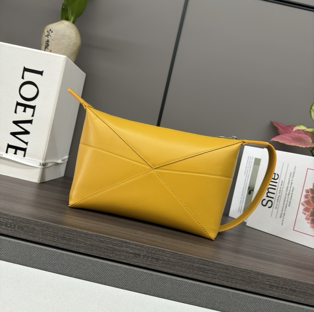 L0ew* pouch-22.7*12*15.5cm