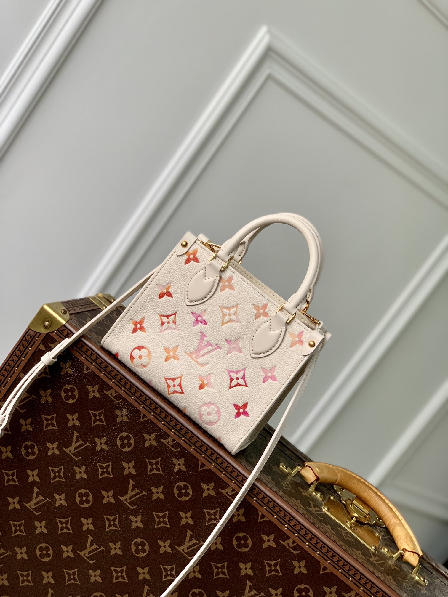 l0*is V*t0n onthego bb handbag-18*15*8.5cm