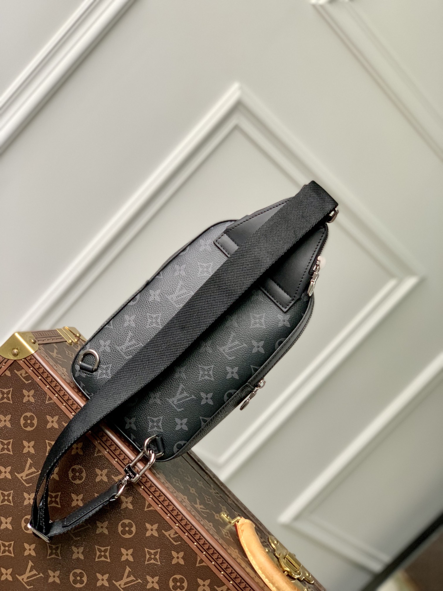l0*is V*t0n avenue bag-16 x 33 x 5.7cm