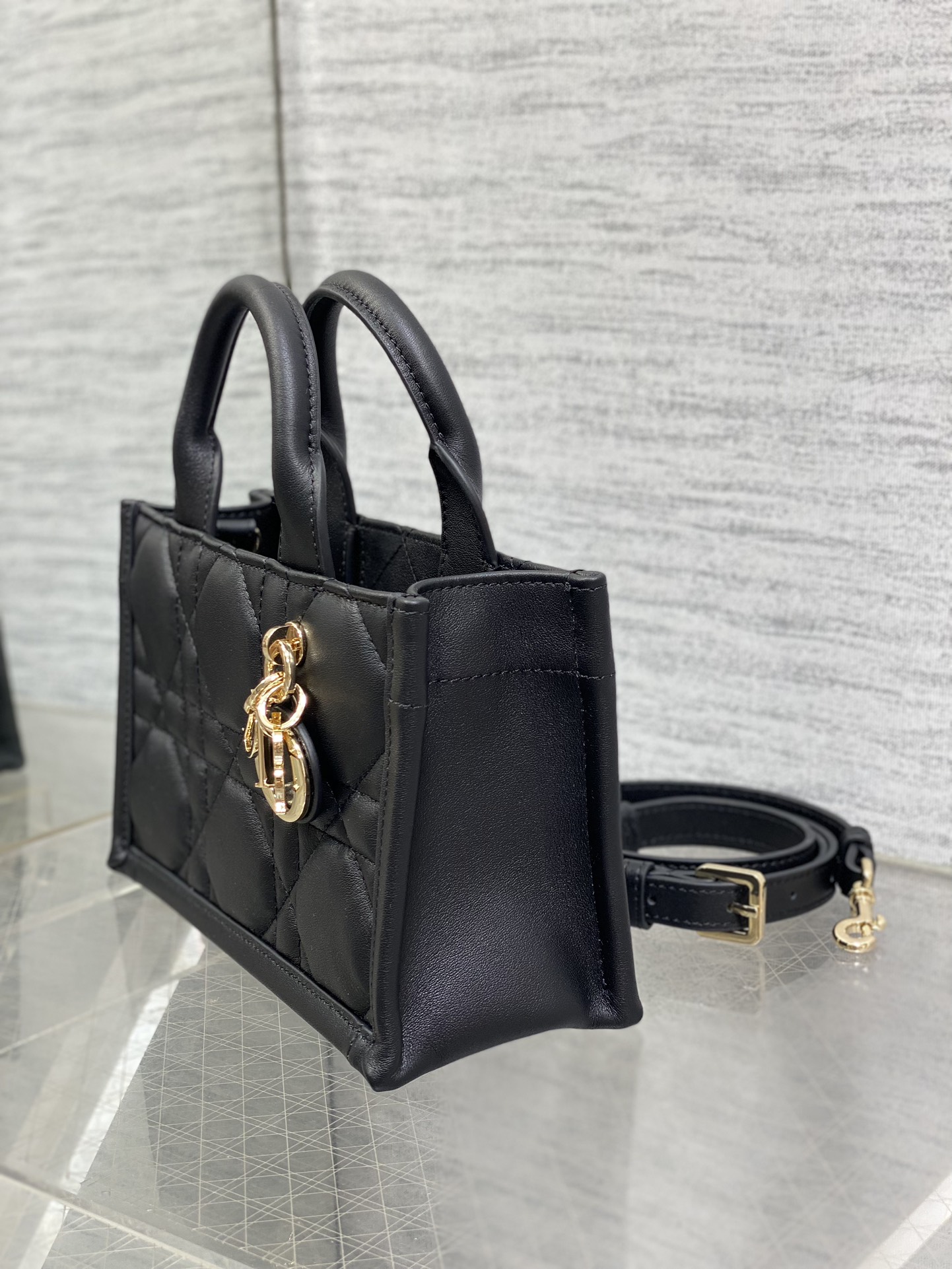 D*or book tote-21.5*13*7.5cm