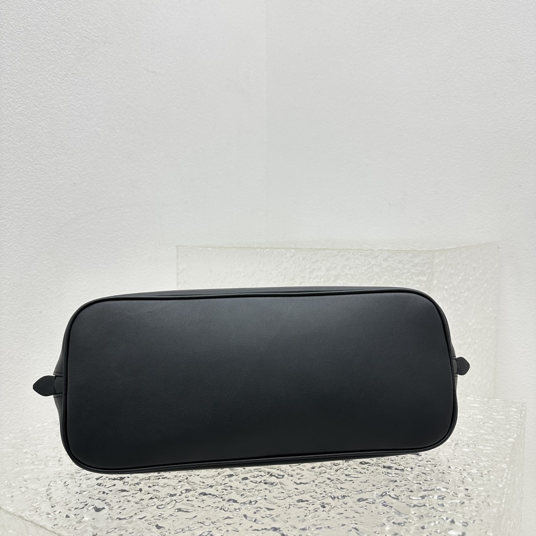 M*um*u casual style plain leather elegant style bridal logo-39*17*28cm