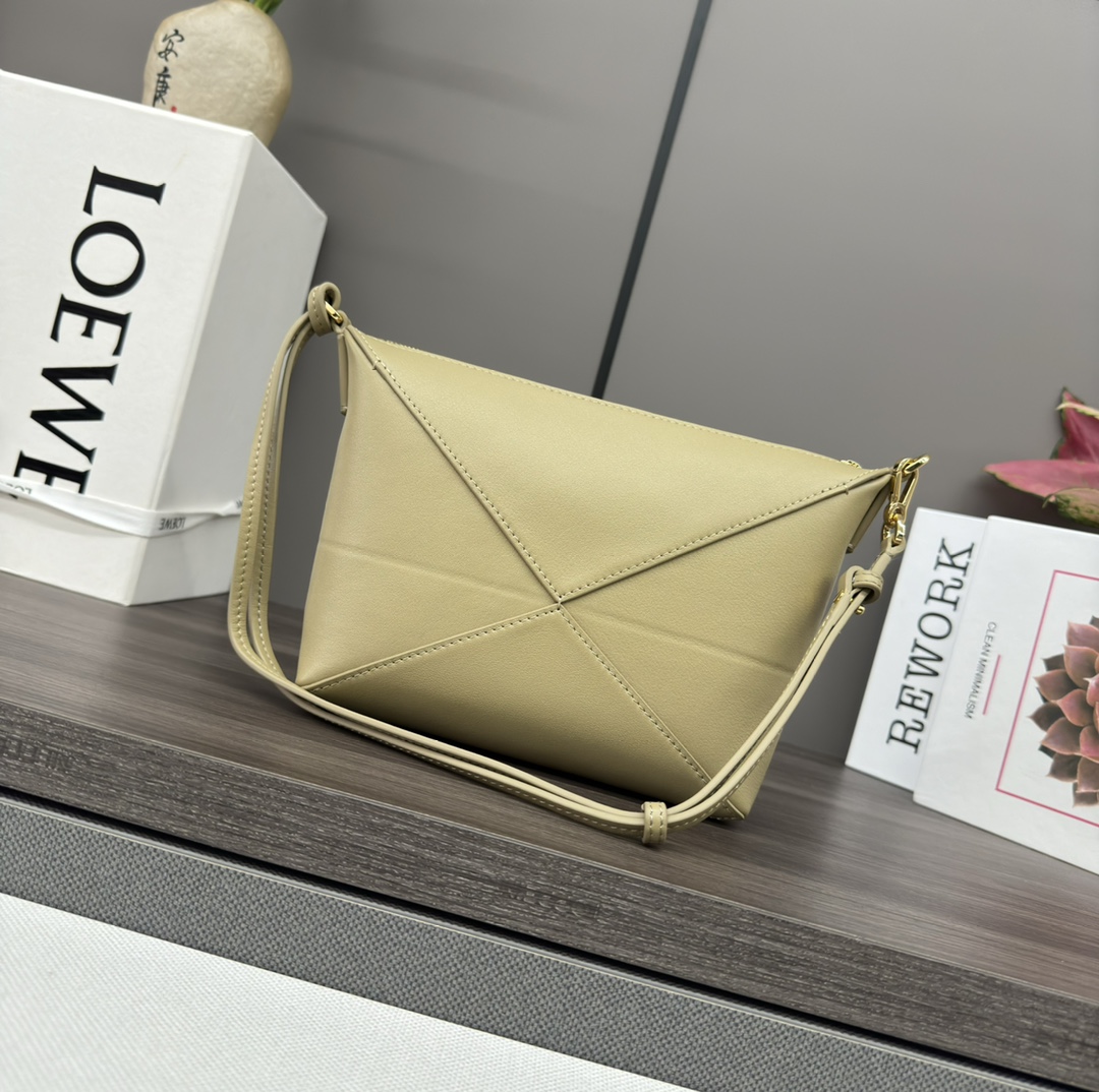 L0ew* puzzle fold pouch-23*6.5*15.5cm