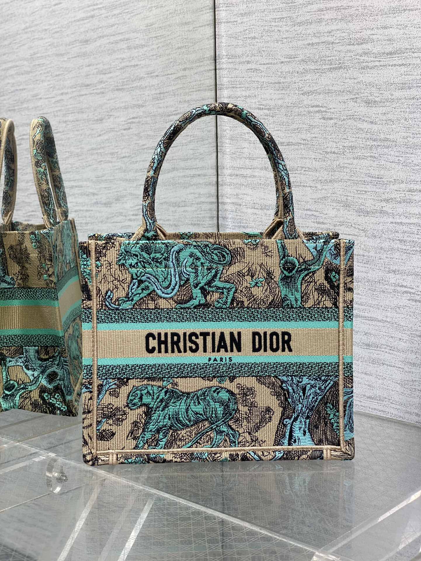 D*or small book tote-26*8*22cm
