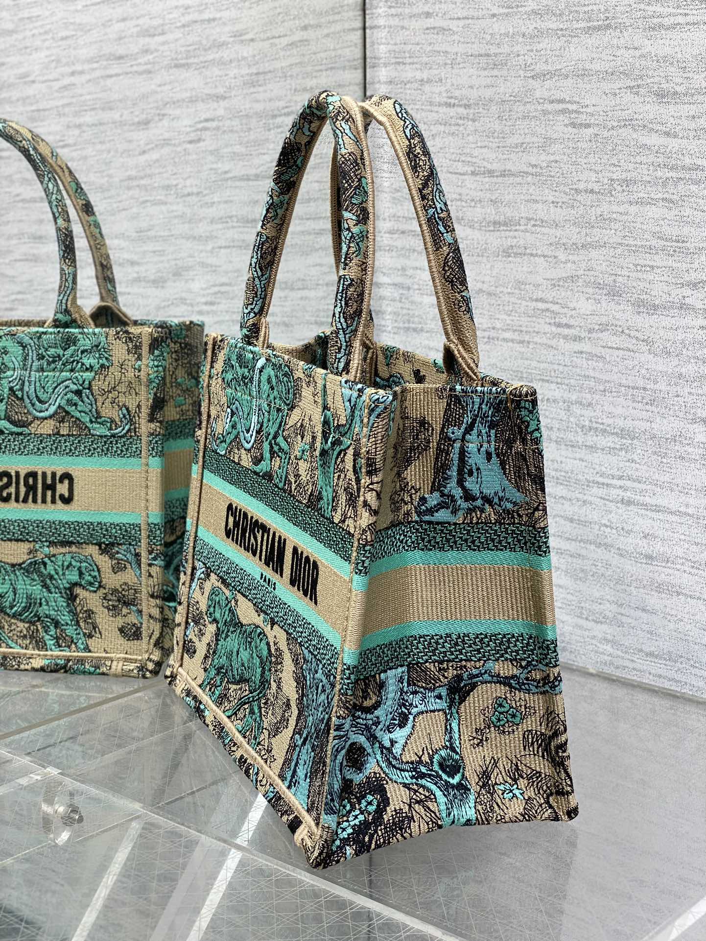 D*or small book tote-26*8*22cm