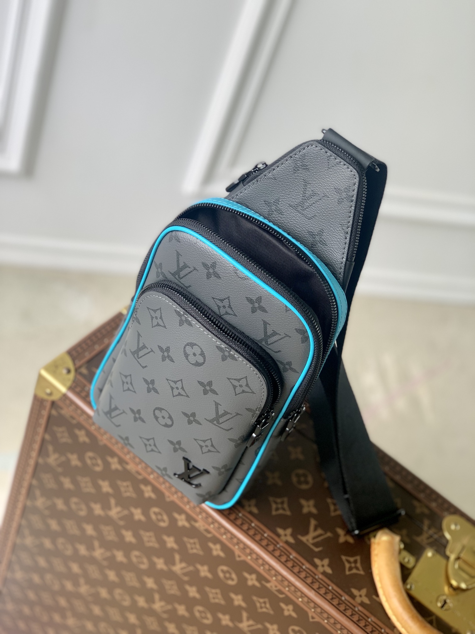 l0*is V*t0n avenue bag-16 x 33 x 5.7cm