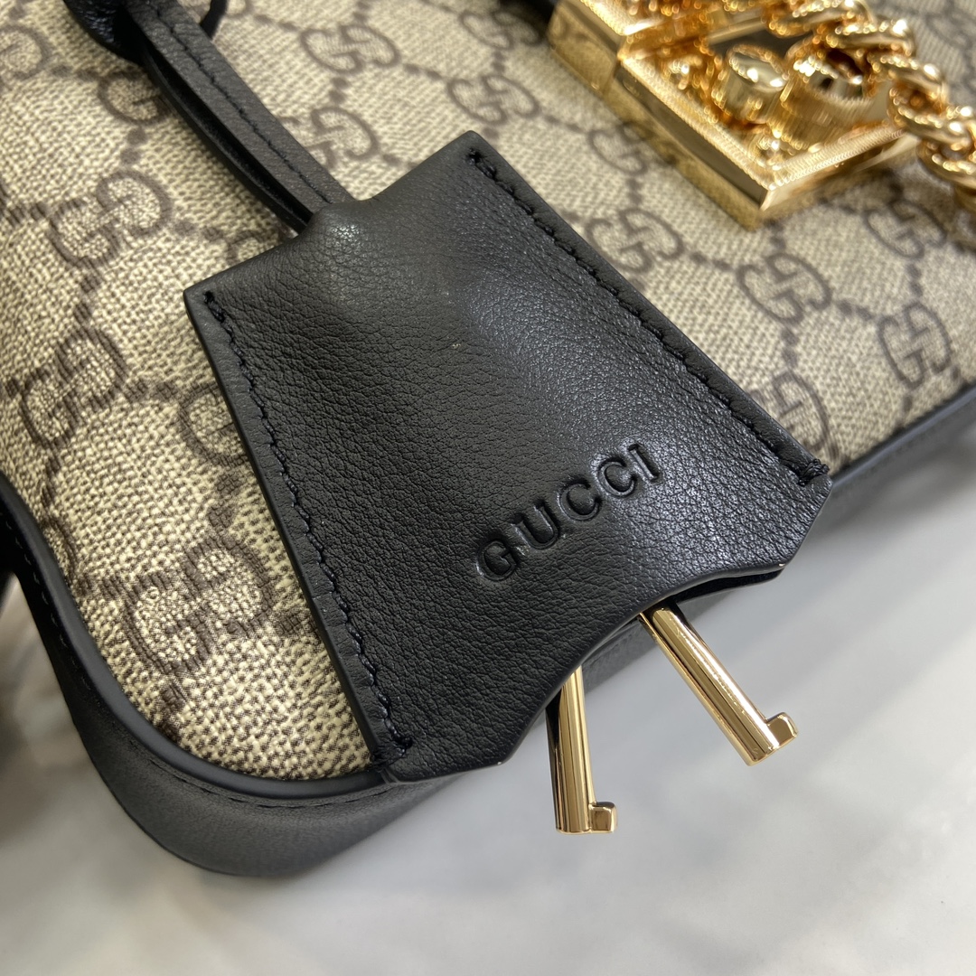 G*u*i padlock bag-26.5 x 13.5 x 4.5cm