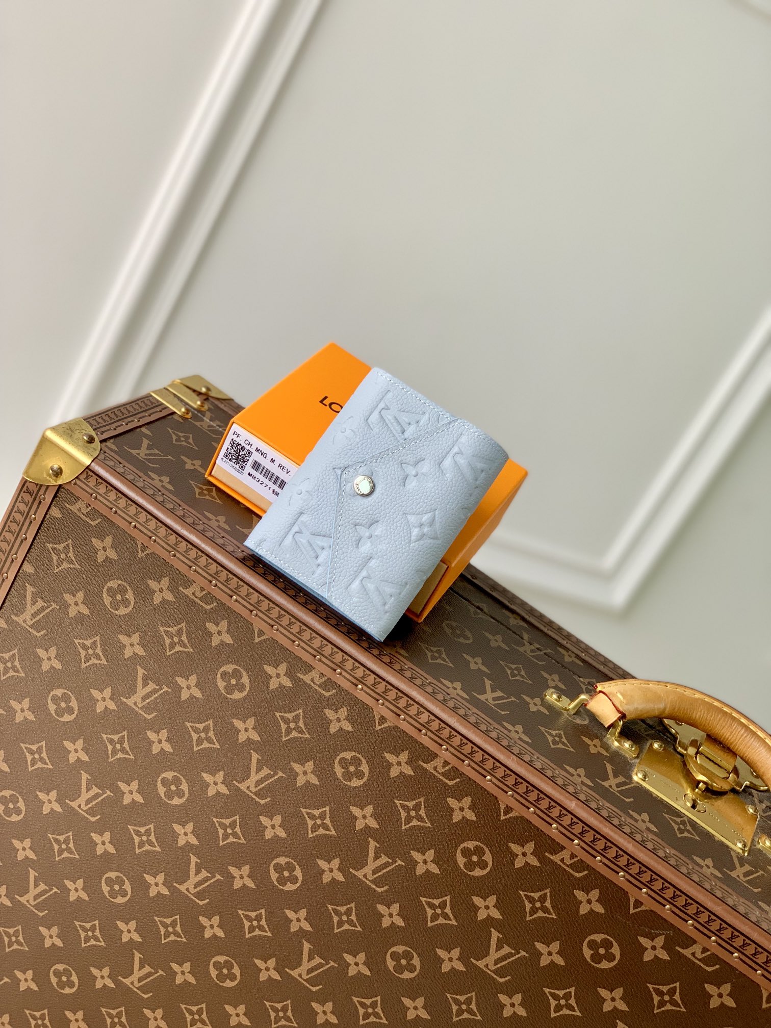 l0*is V*t0n wallet-9 x 11.5 x 1.5cm