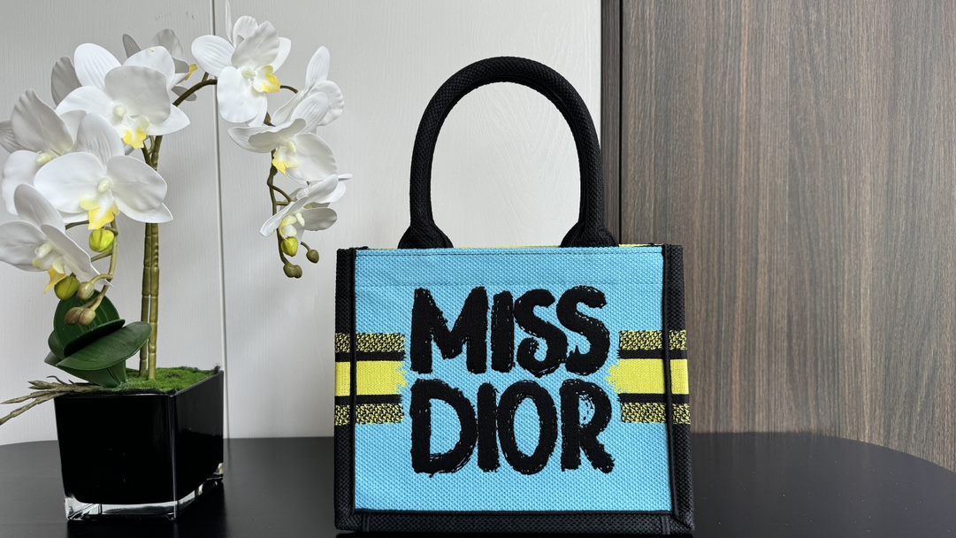 D*or small book tote-26*8*22cm