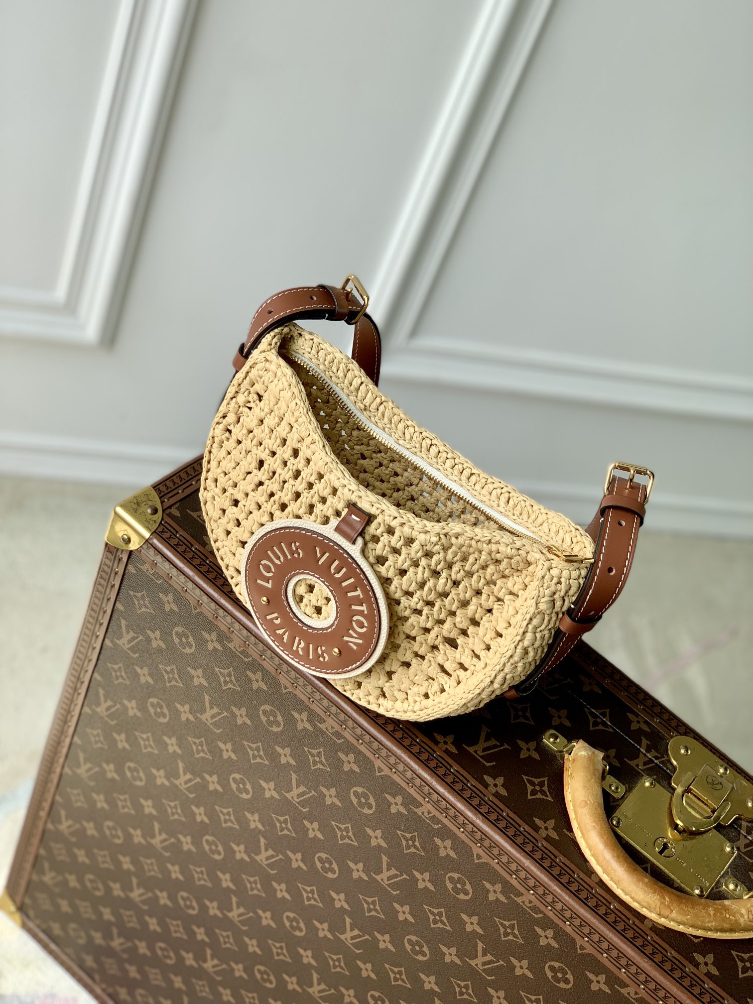 l0*is V*t0n croissant -m24811 x 15 x 5cm