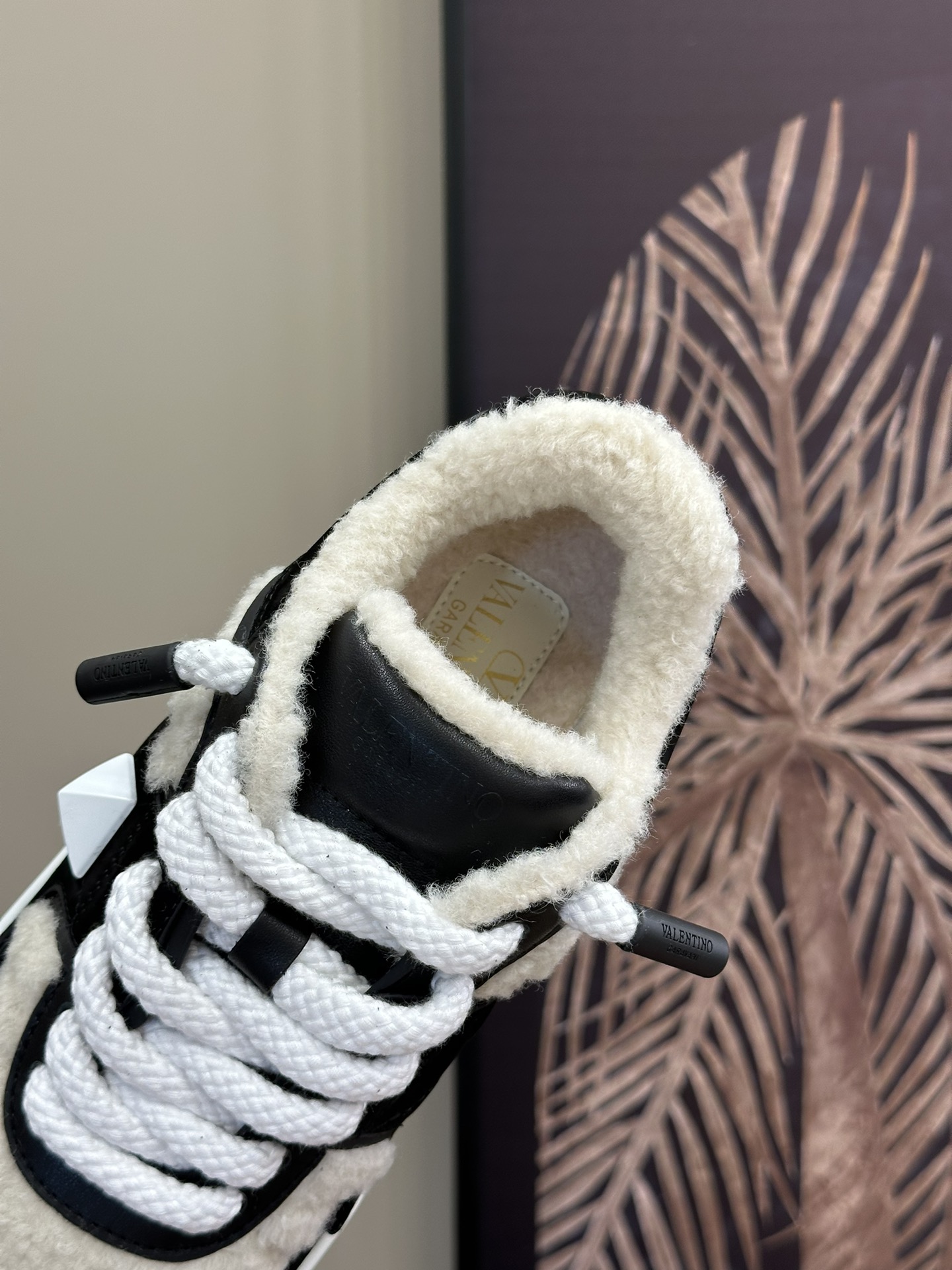 Va1e*ntin0 sneakers