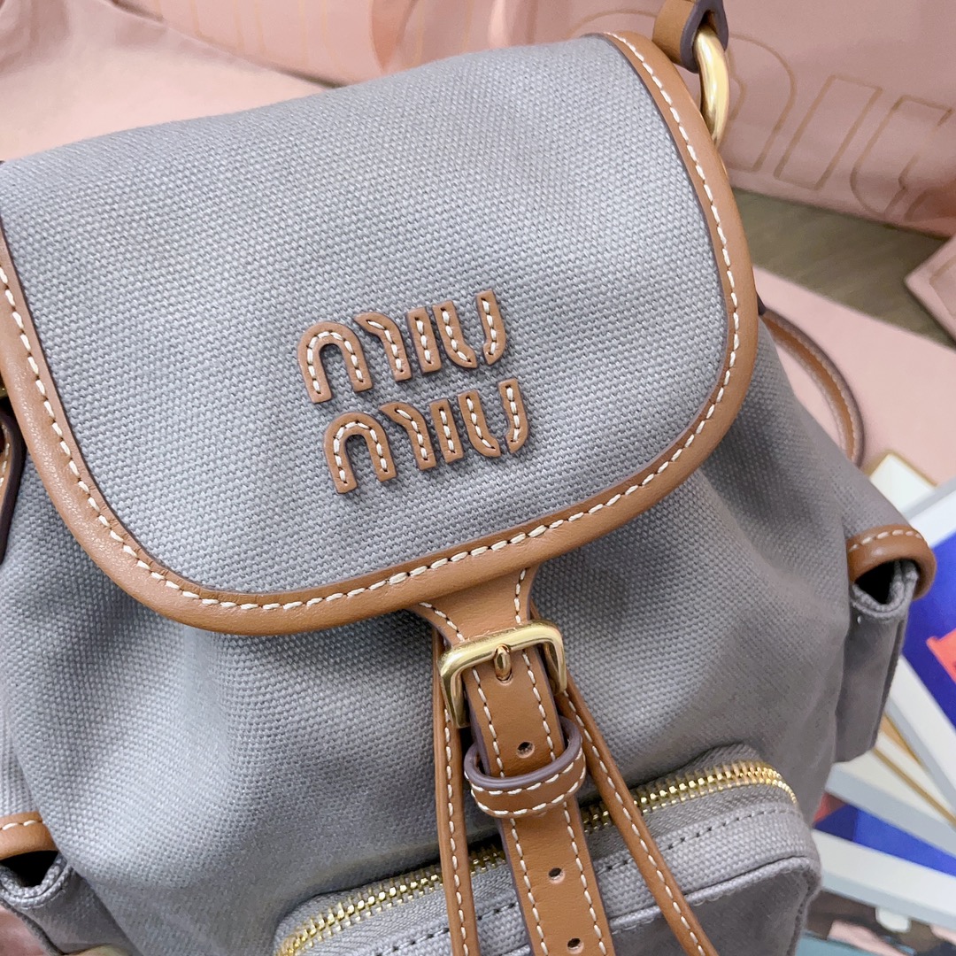 M1um1u backpack-22x18x11.5cm