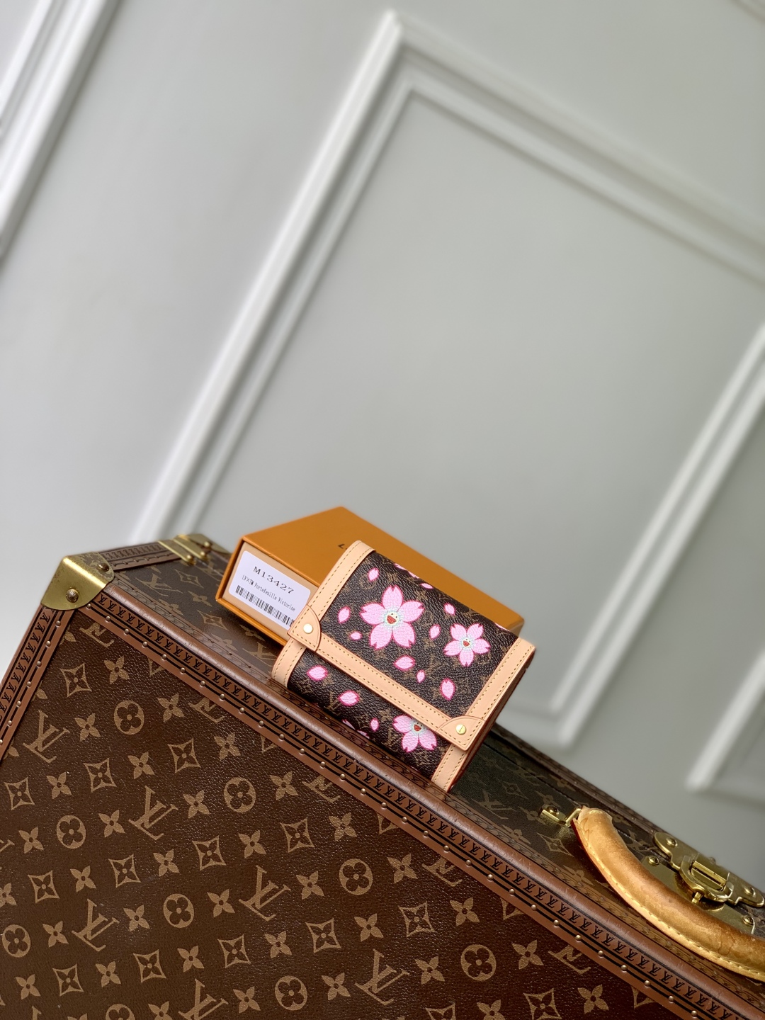 l0vis Vvtt0n x murakam wallet-12 x 9.5 x 2.5cm