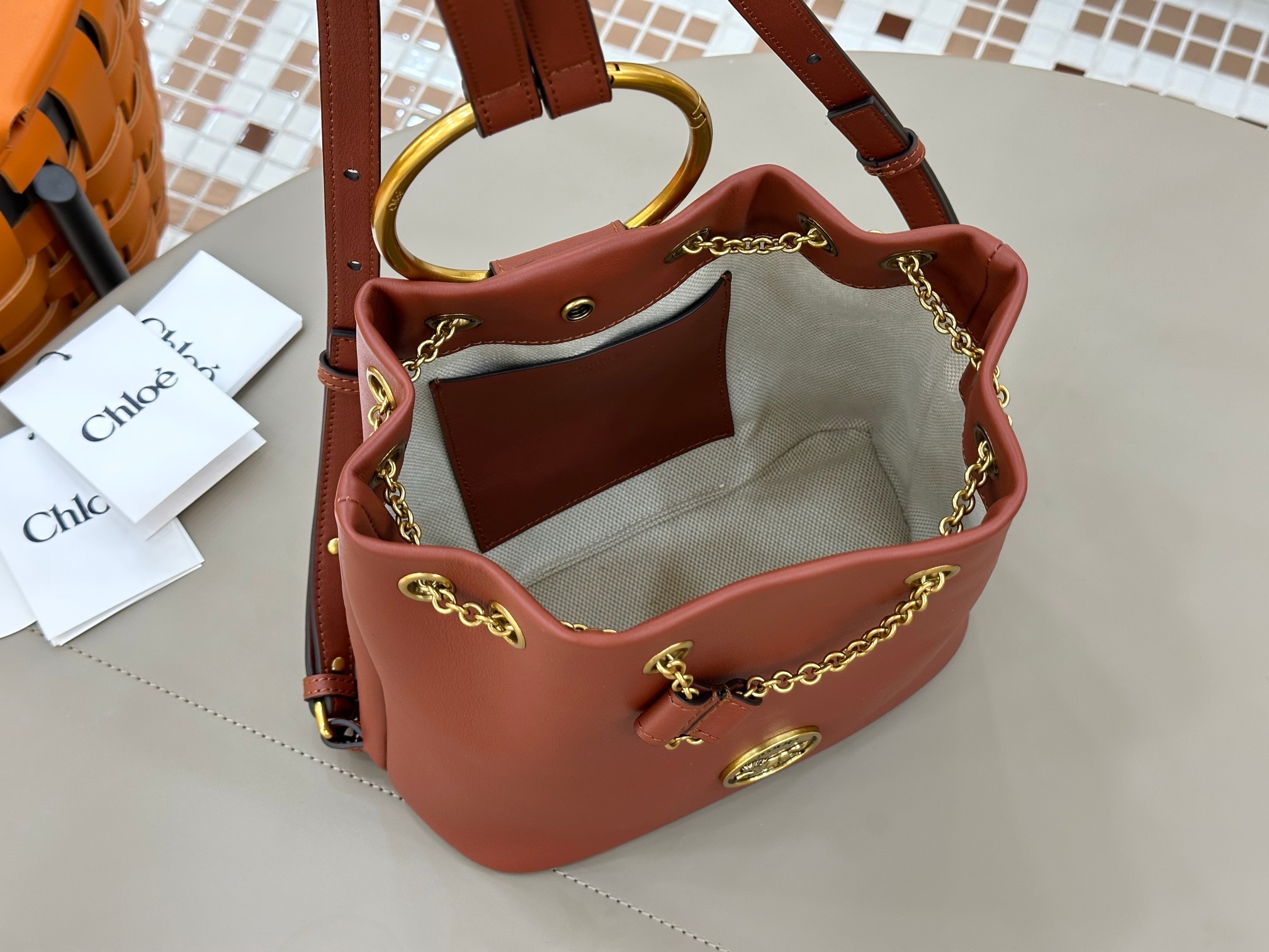 Ch10é bracelet backpack in grained leather-22*20*10.5cm