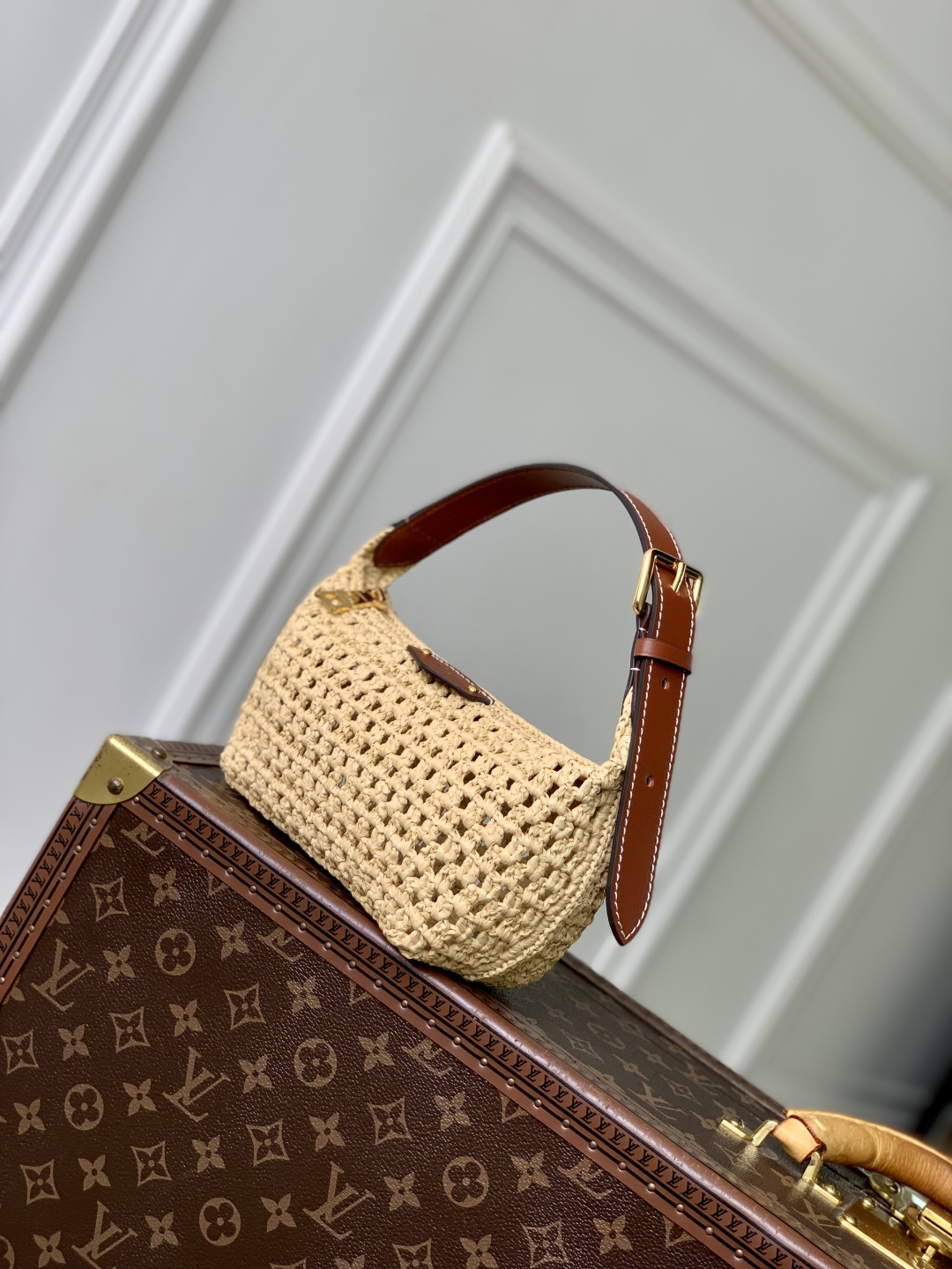 l0vis Vvtt0n hills pochette-11 x 6.5 x 18.5cm