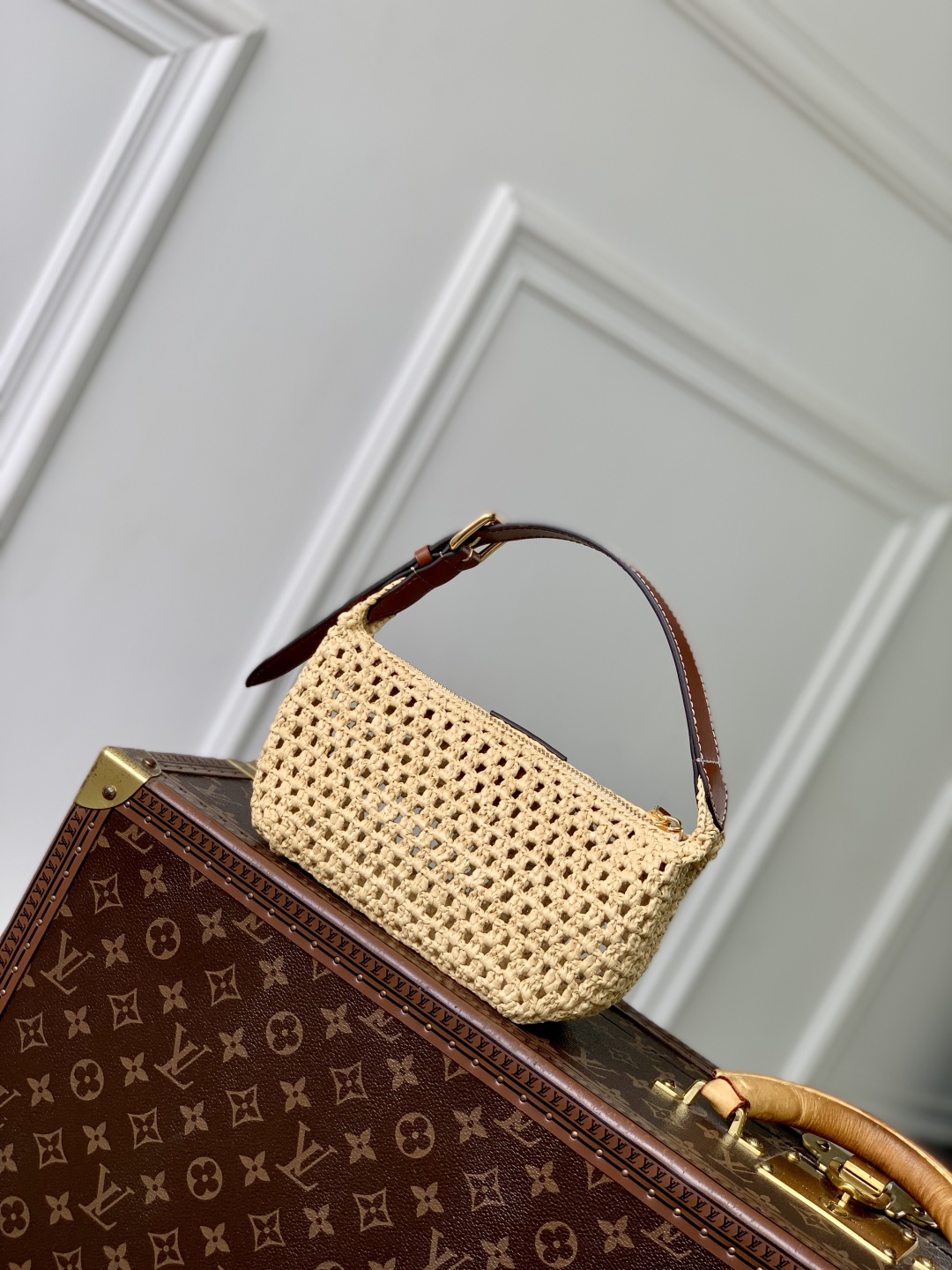 l0vis Vvtt0n hills pochette-11 x 6.5 x 18.5cm