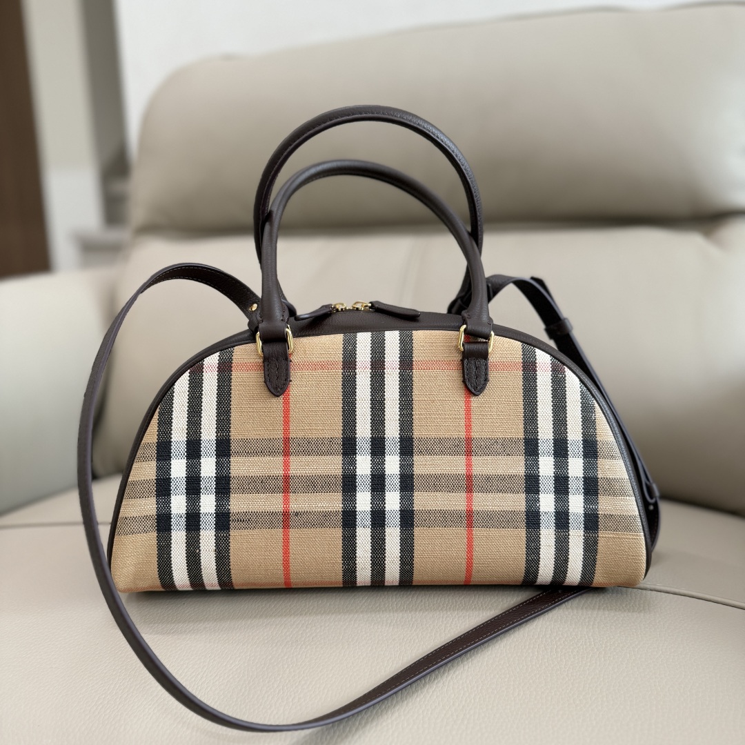 Bv*b*rry highlands bowling bag-33.5× 12.5x 17cm