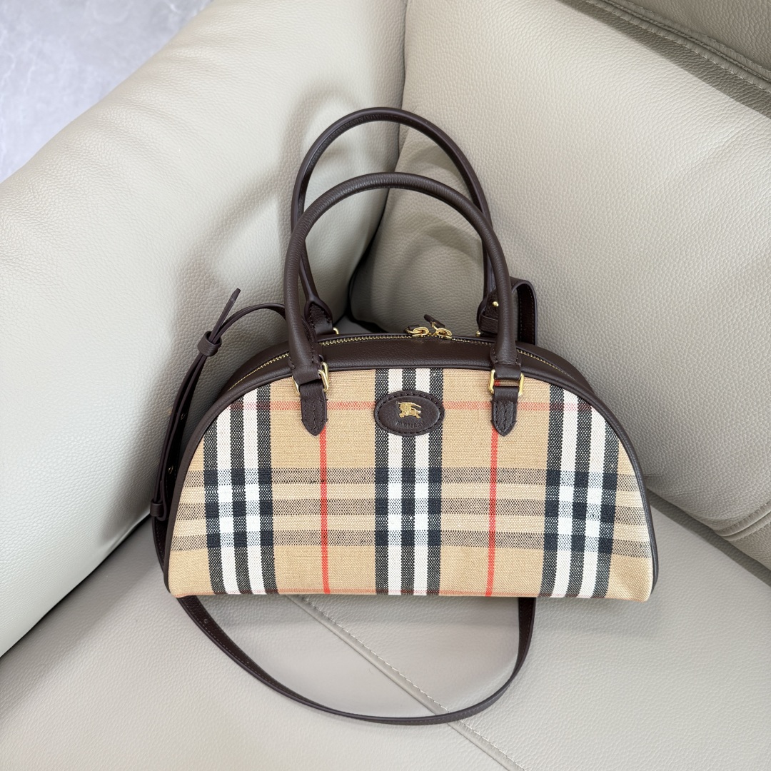 Bv*b*rry highlands bowling bag-33.5× 12.5x 17cm