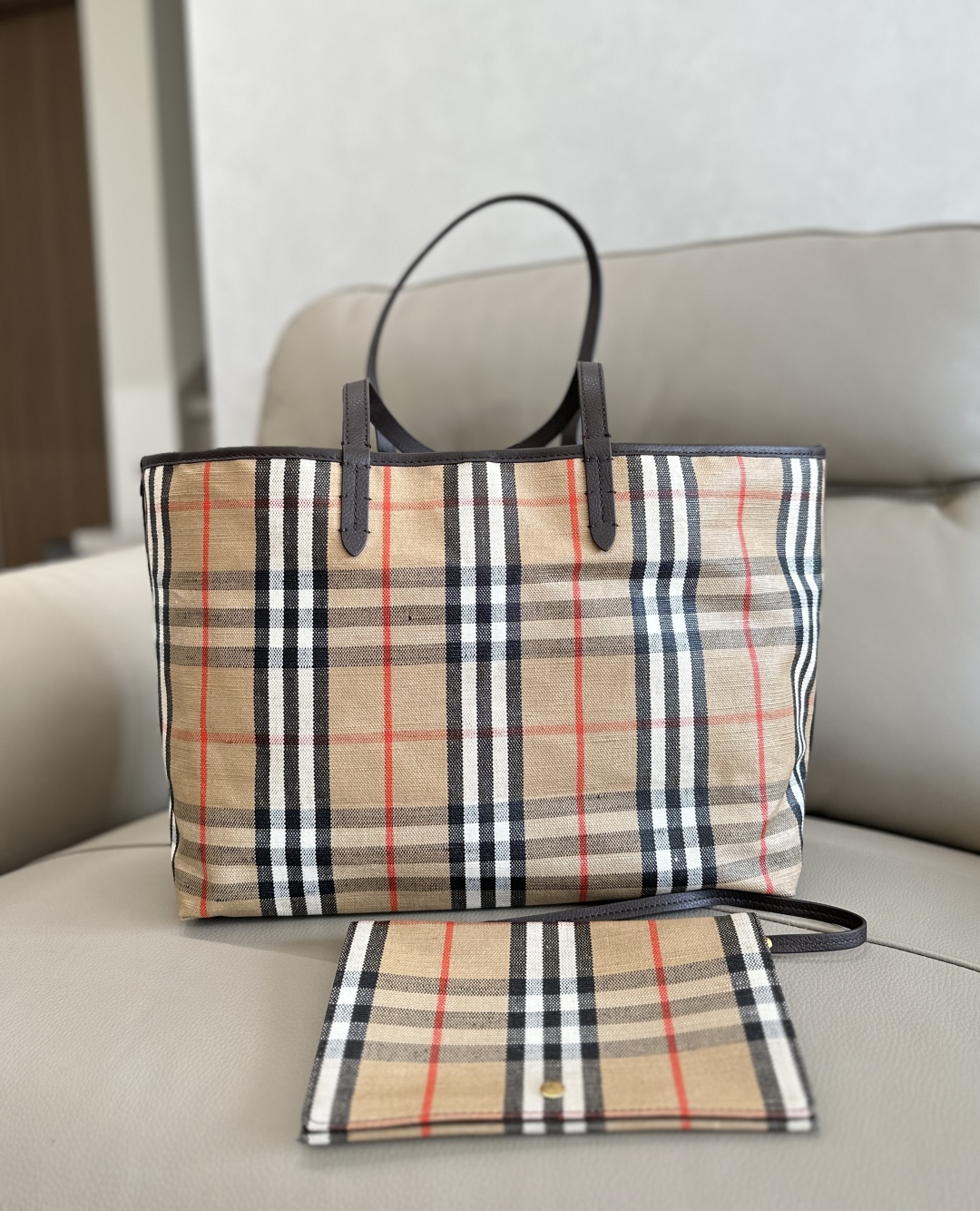 Bv*b*rry medium highlands tote in sand-38× 16.5 x 28cm