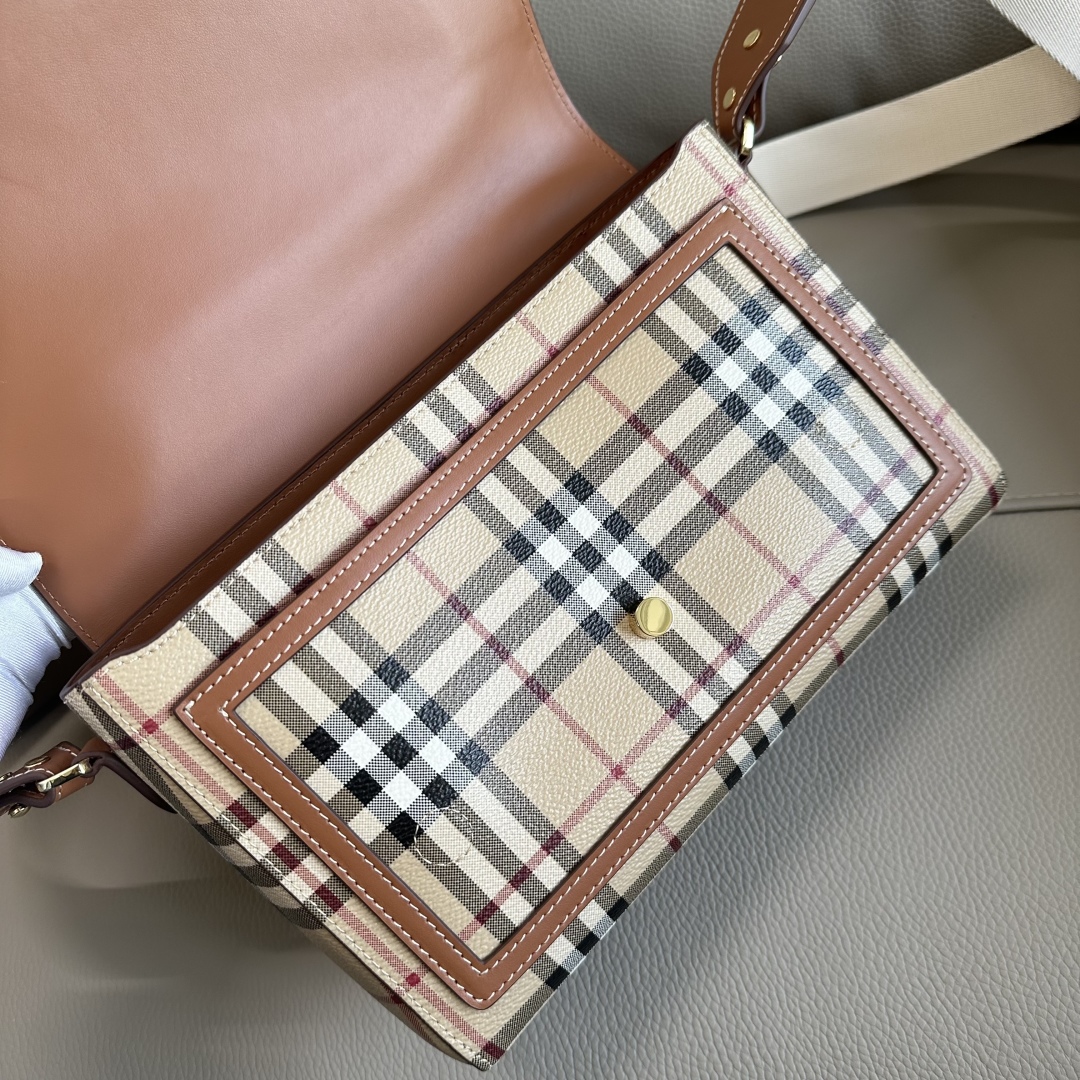 Bv*b*rry crossbody bag-25 x 8.5 x 18cm