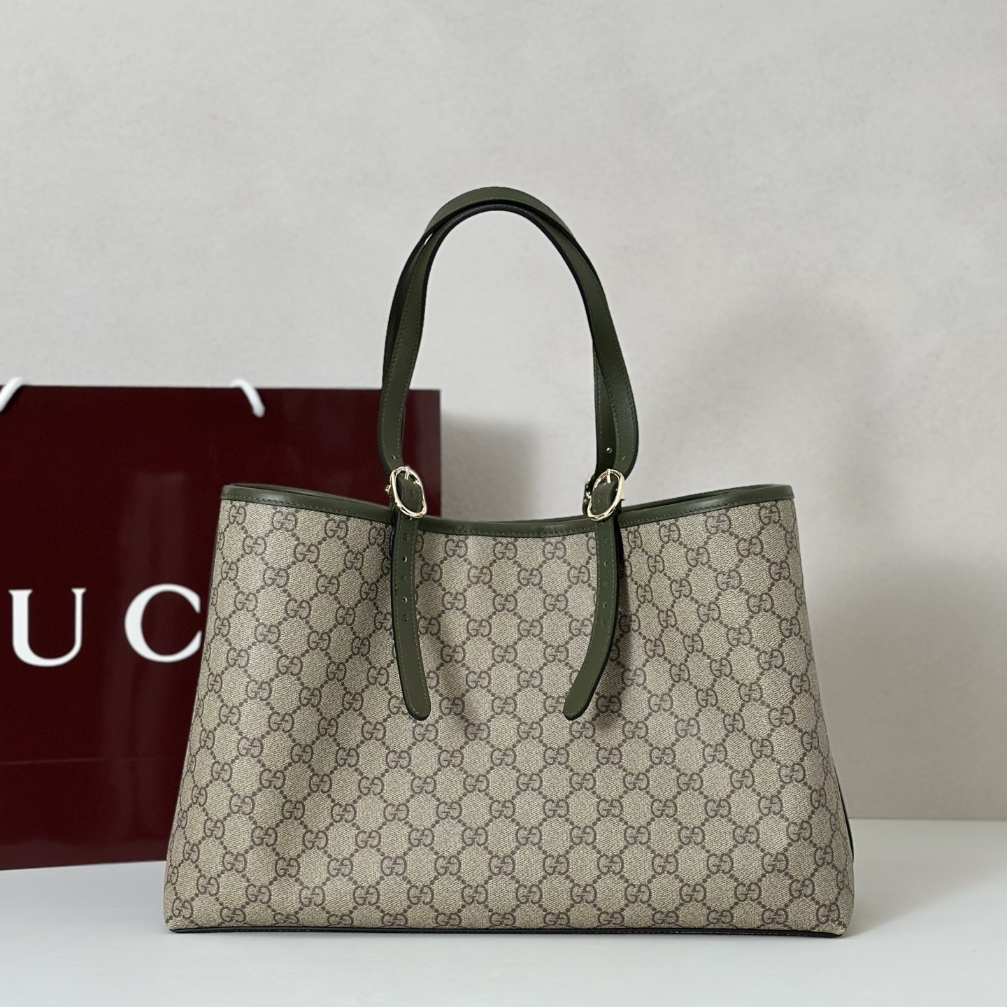 Gvc*1 medium emblem shoulder bag-38*25.5*15cm