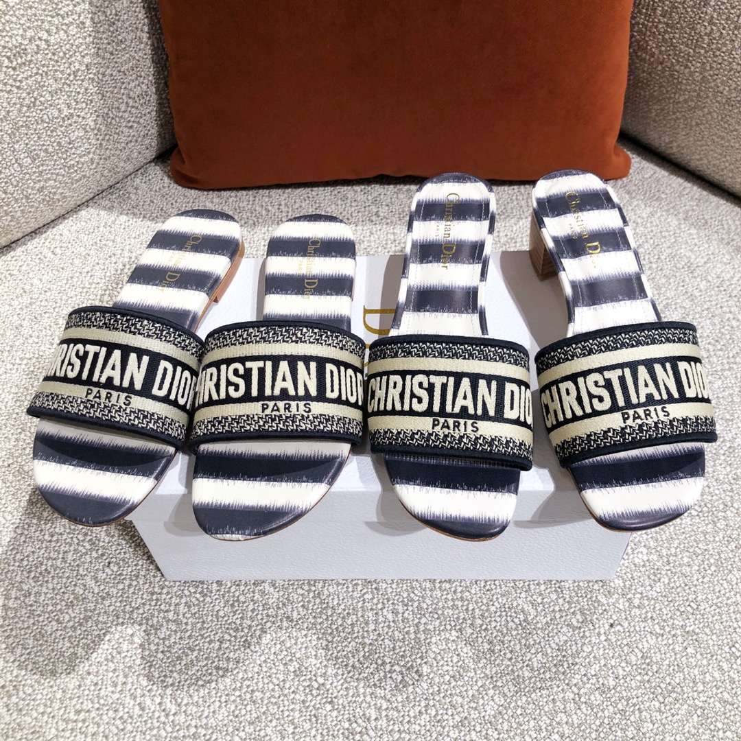D*or sandals
